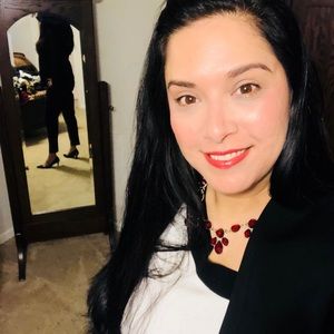 Meet your Posher, Laura